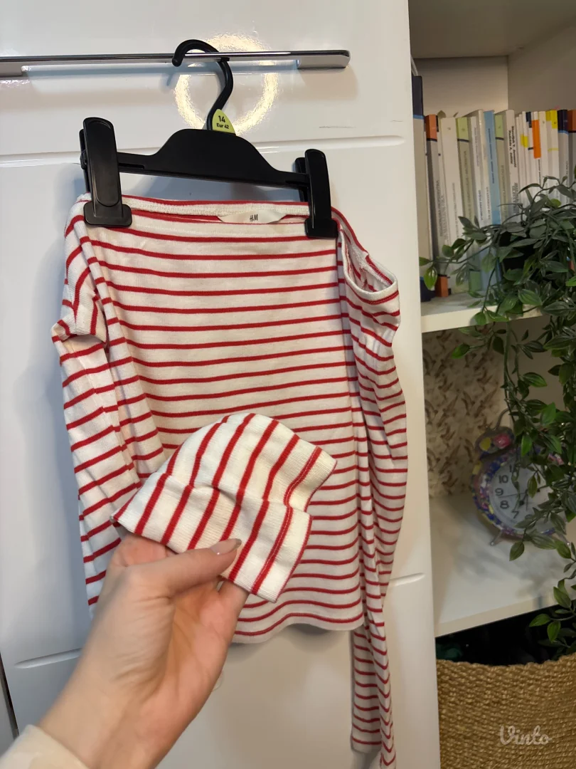 H&M pamučna off shoulder majica na pruge