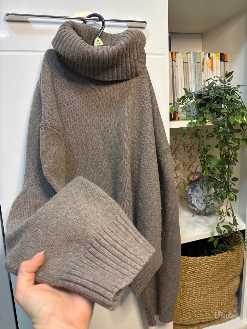 Široki H&M braon džemper sa rolkom