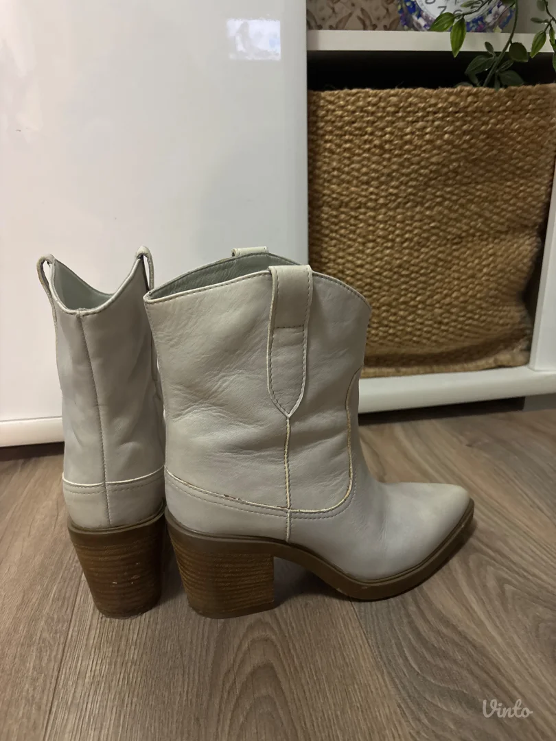 Solo kožne svetlo plave kaubojke