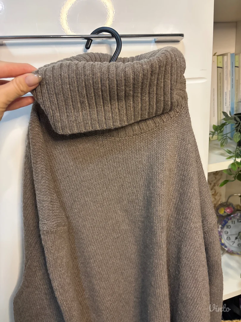 Široki H&M braon džemper sa rolkom