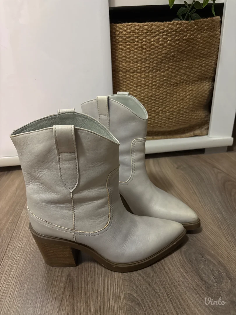 Solo kožne svetlo plave kaubojke