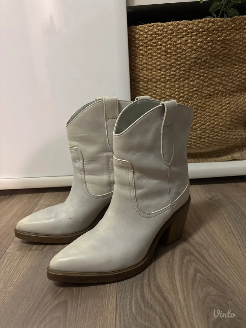 Solo kožne svetlo plave kaubojke