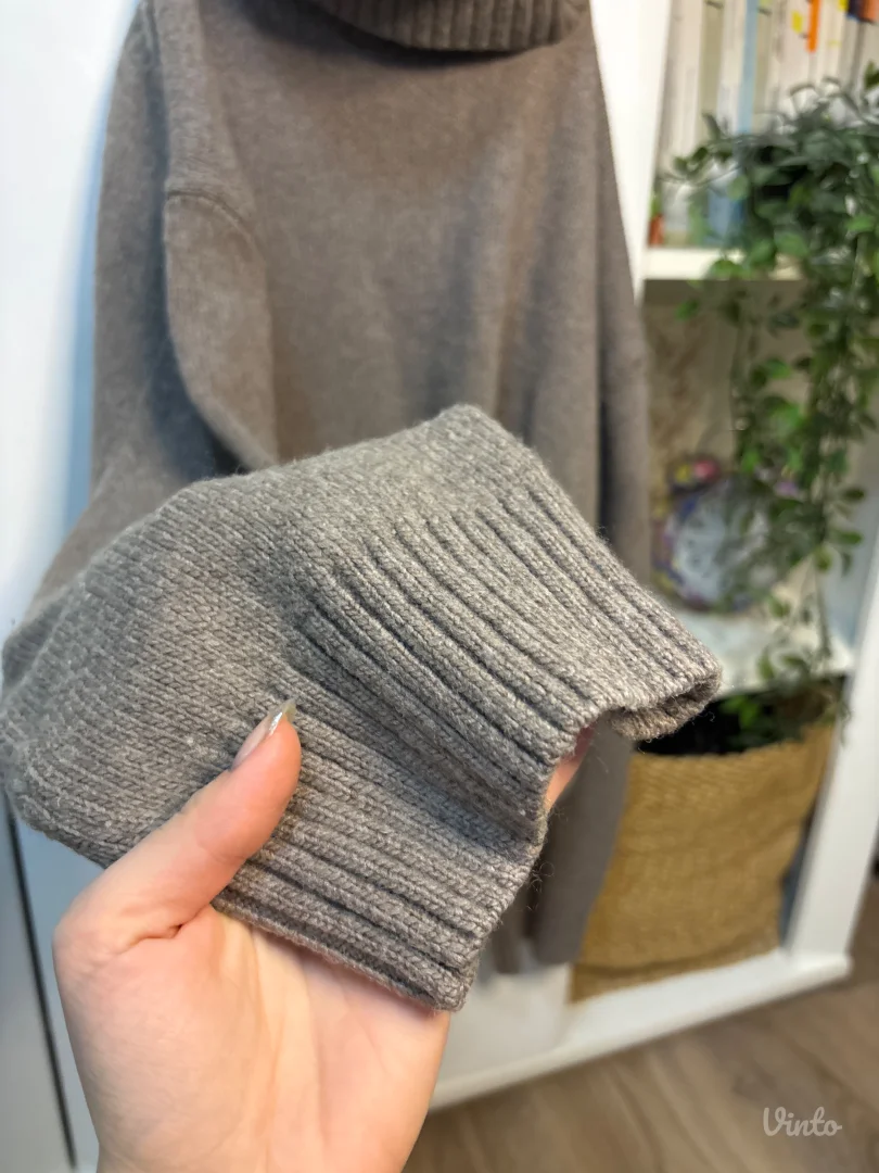 Široki H&M braon džemper sa rolkom