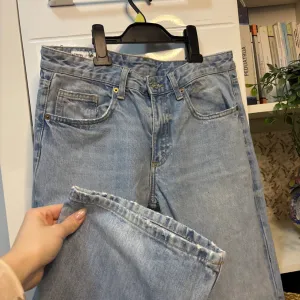 Zara straight leg svetle farmerke