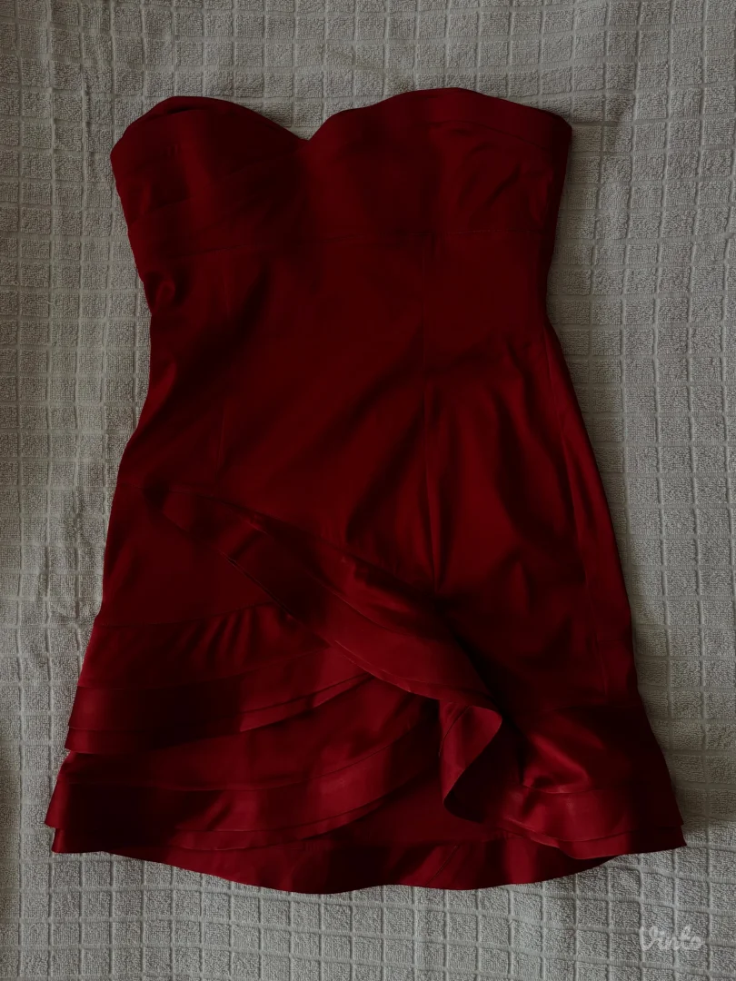 Crvena svečana haljina