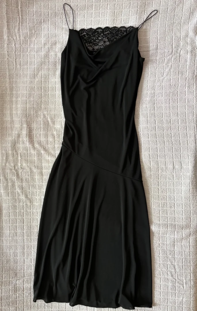 More and More- Haljina