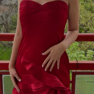 Crvena svečana haljina