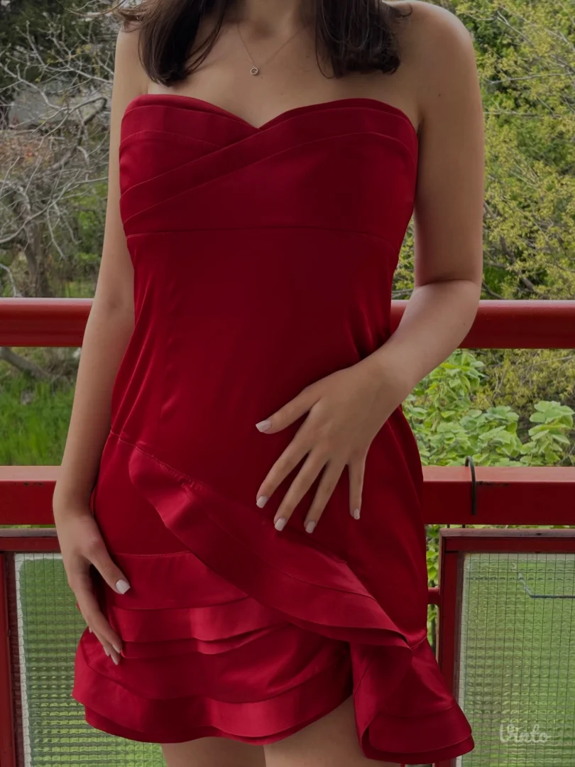 Crvena svečana haljina