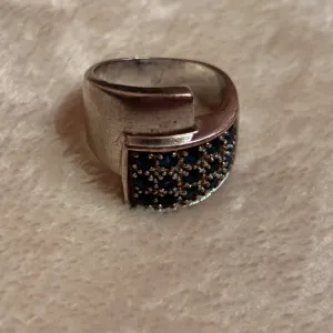 antikvarni damski prsten