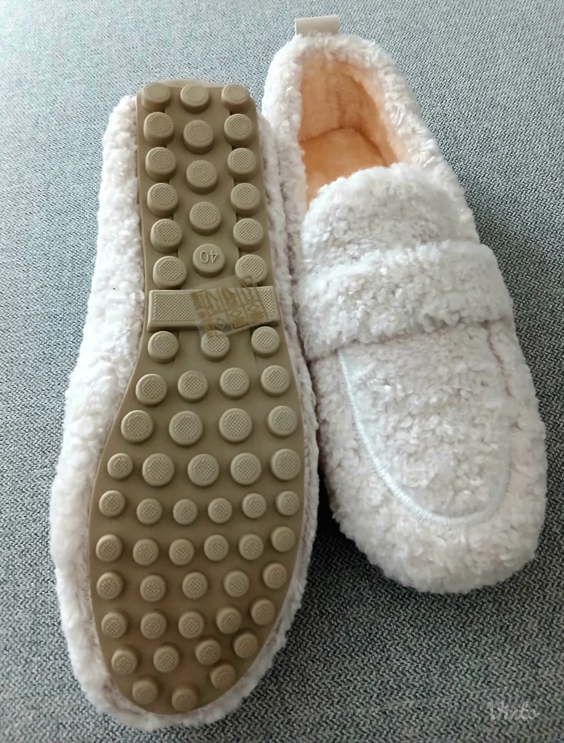 Krznene mokasine.Novo.