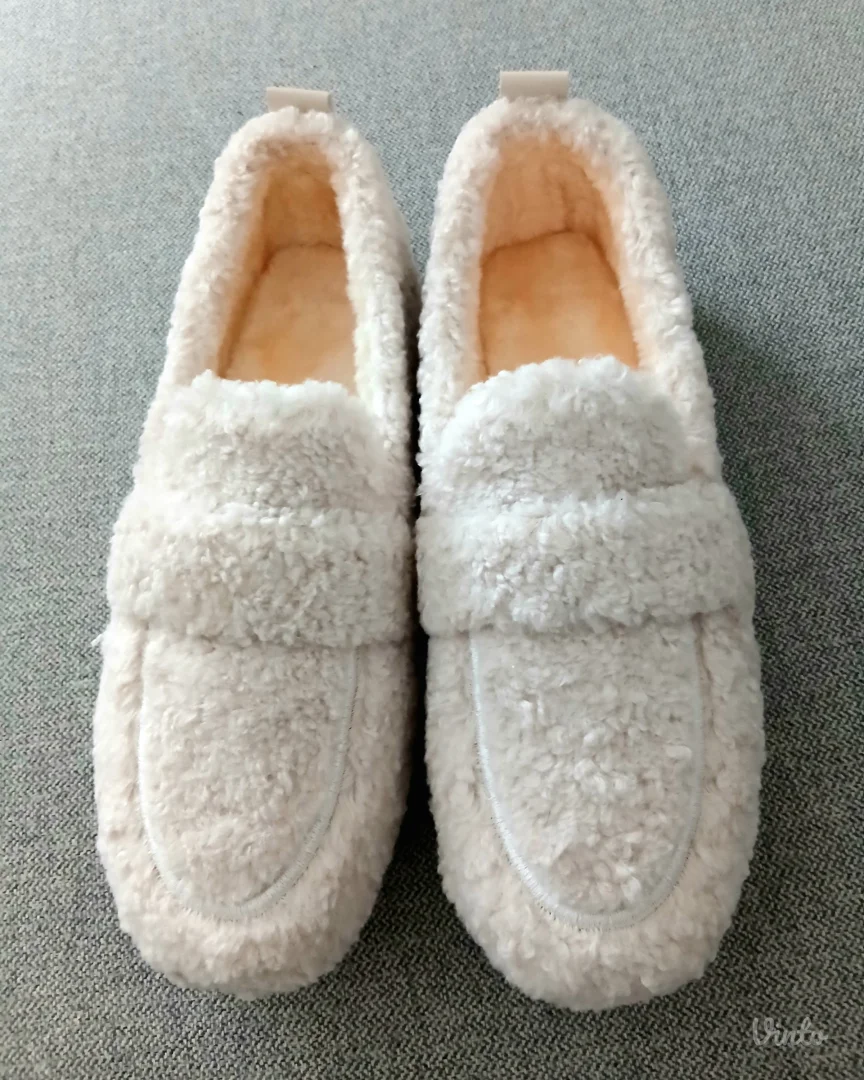 Krznene mokasine.Novo.