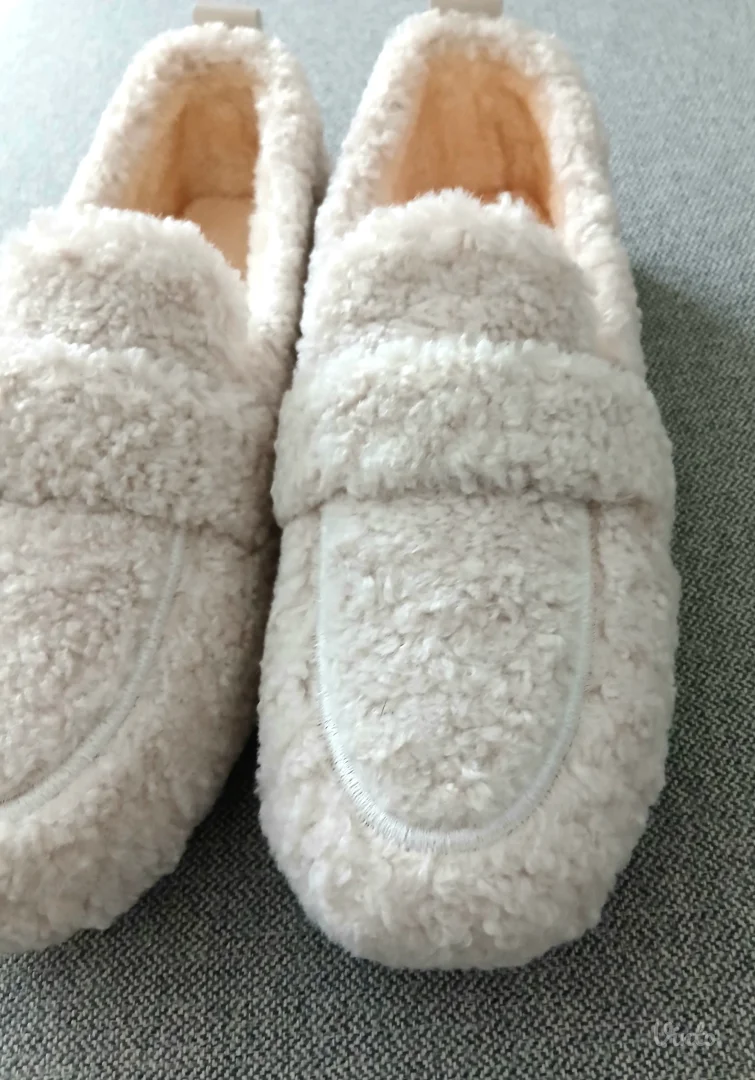Krznene mokasine.Novo.