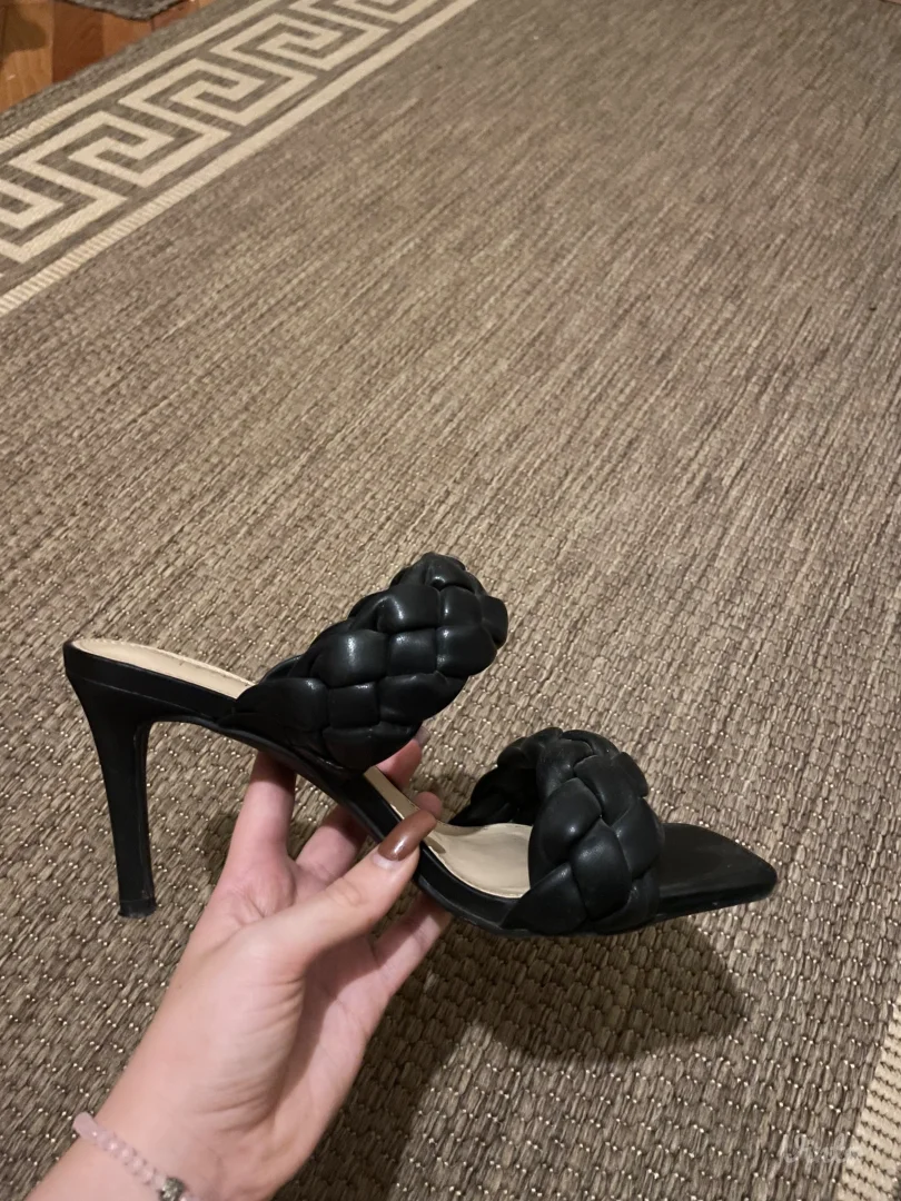 elegantne crne sandale