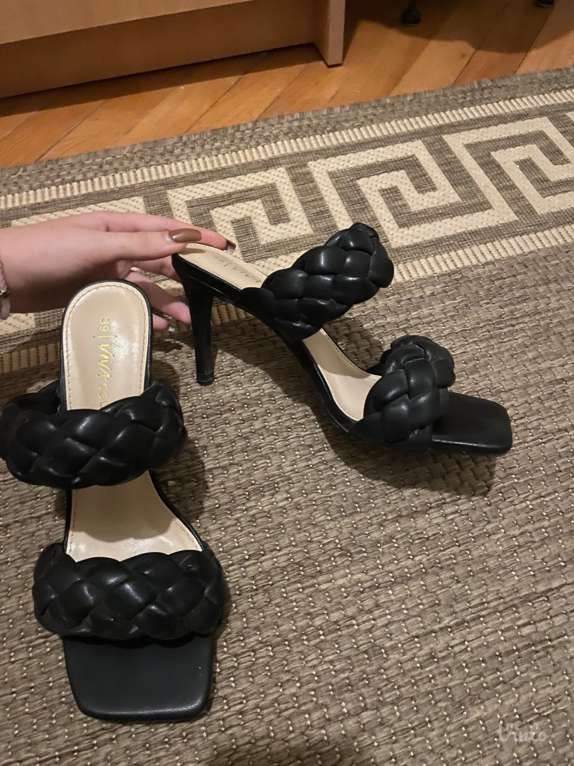 elegantne crne sandale