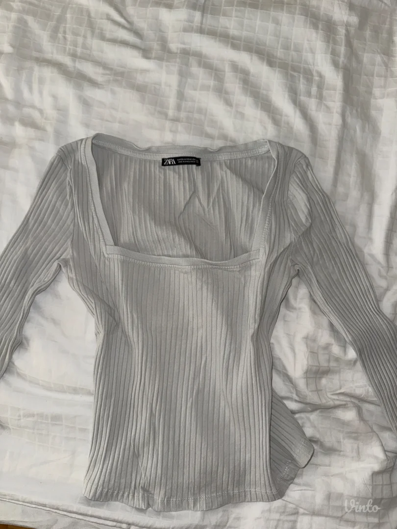 Zara - uska bela majica dugih rukava