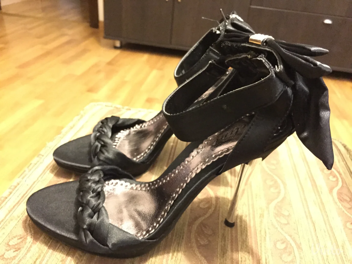 Nove satenske sandale br.38