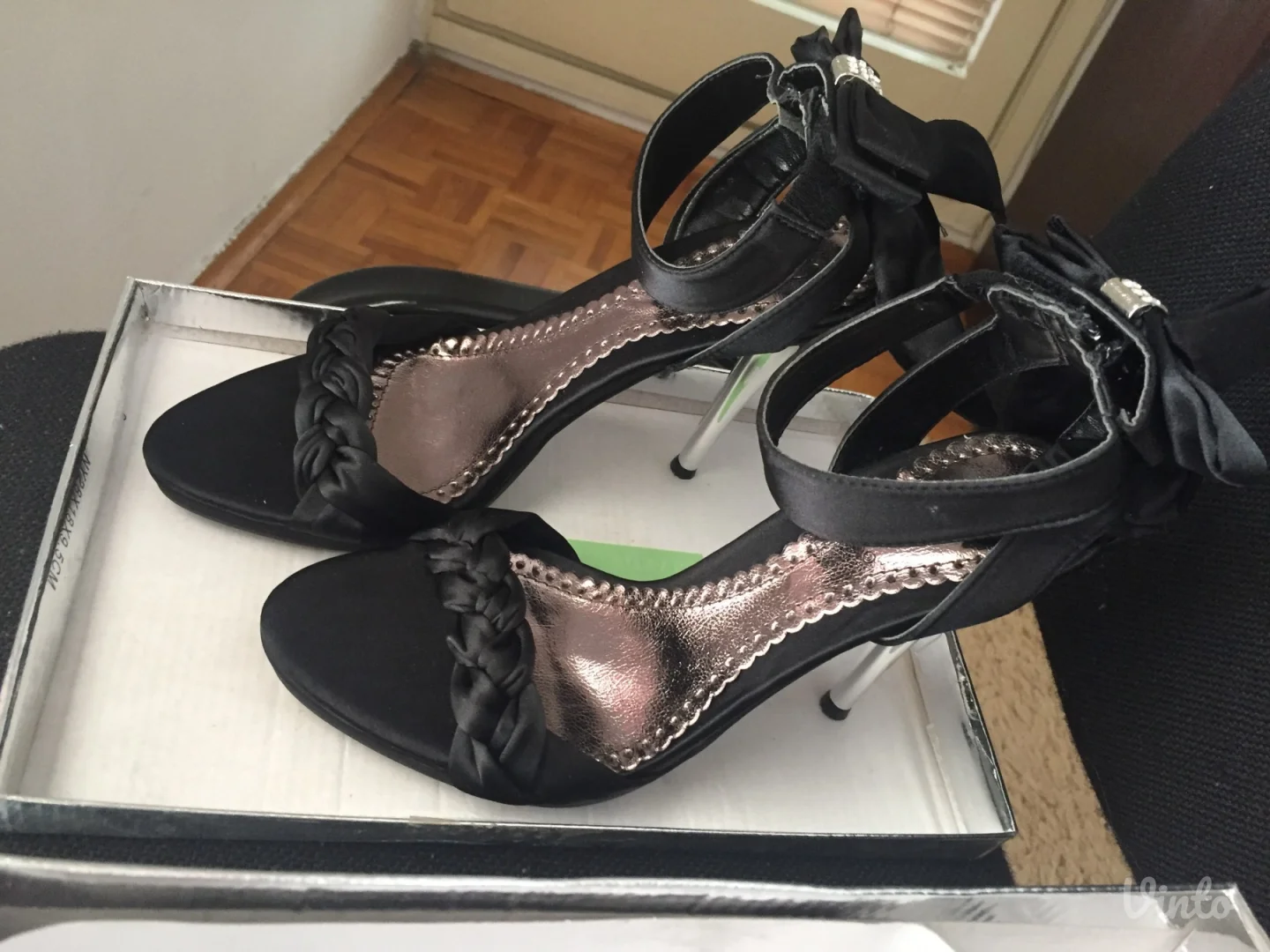 Nove satenske sandale br.38