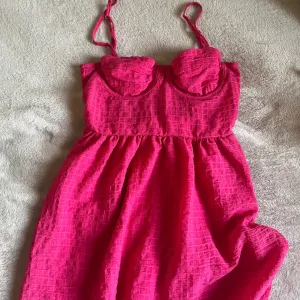 Stradivarius - Midi pink haljina