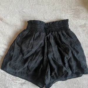 C&A - crni ženski šorts