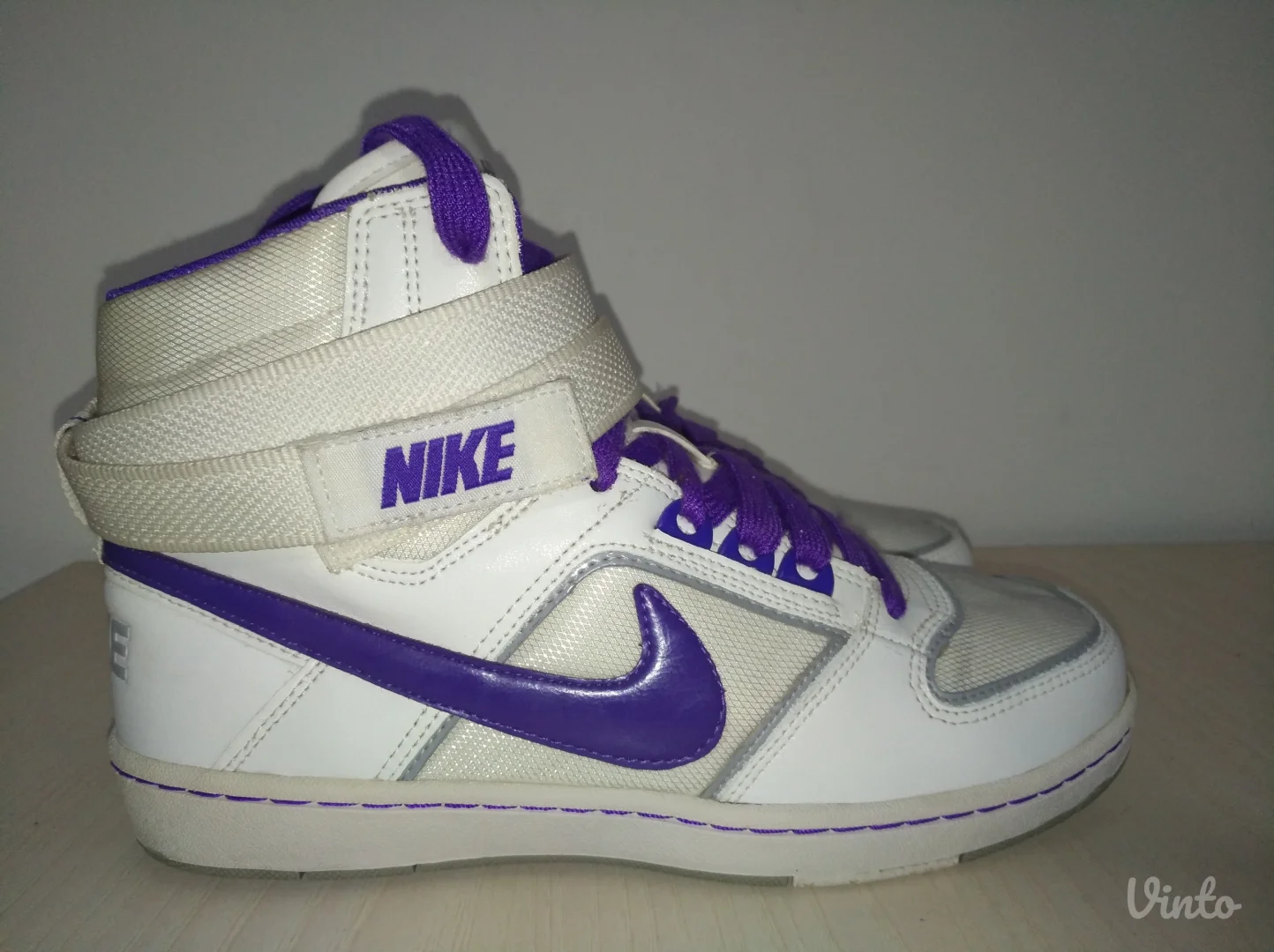 Nike decije duboke patike br 37,5 ( 23,5 cm)