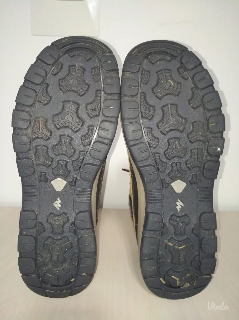 Quechua ultra-tople i vodootporne cipele br 39 ( 24,5 cm)