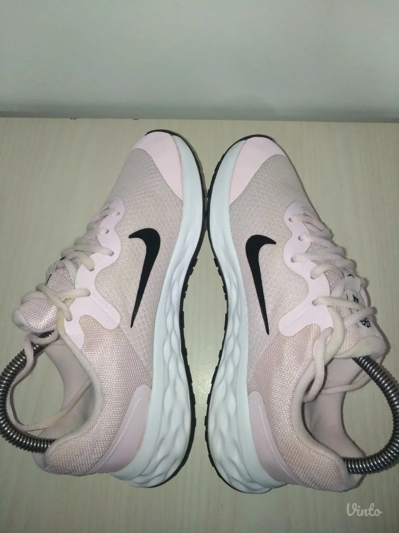 Nike patike Revolution 6 broj 37,5 ( 23,5) ORIGINAL