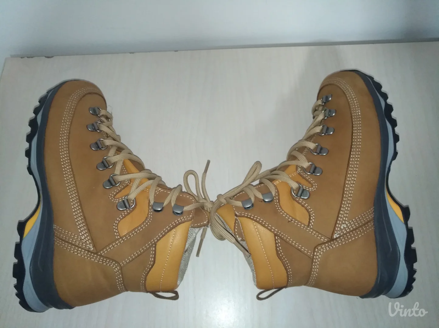 NOVE KS Safety planinarske cipele Vibram djon br 37 ( 24 cm)