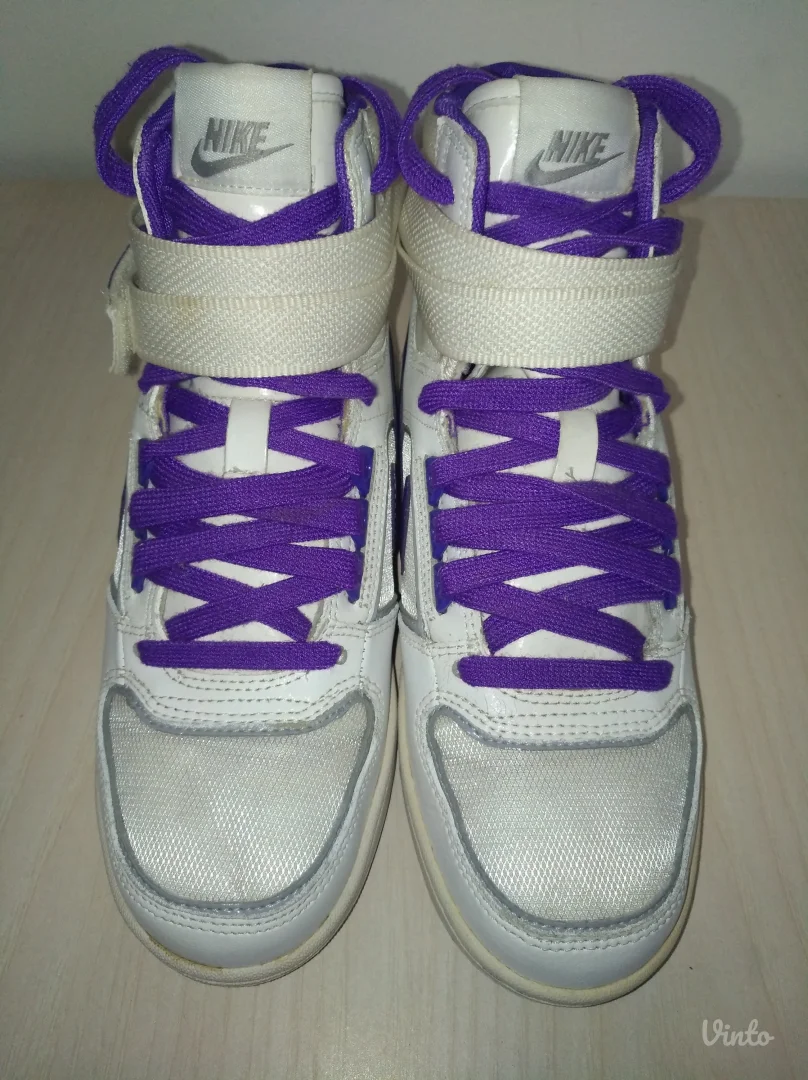 Nike decije duboke patike br 37,5 ( 23,5 cm)