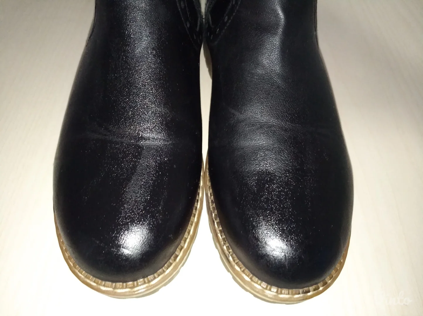 Zenske postavljene cizme broj 39 ( 24,5 cm)