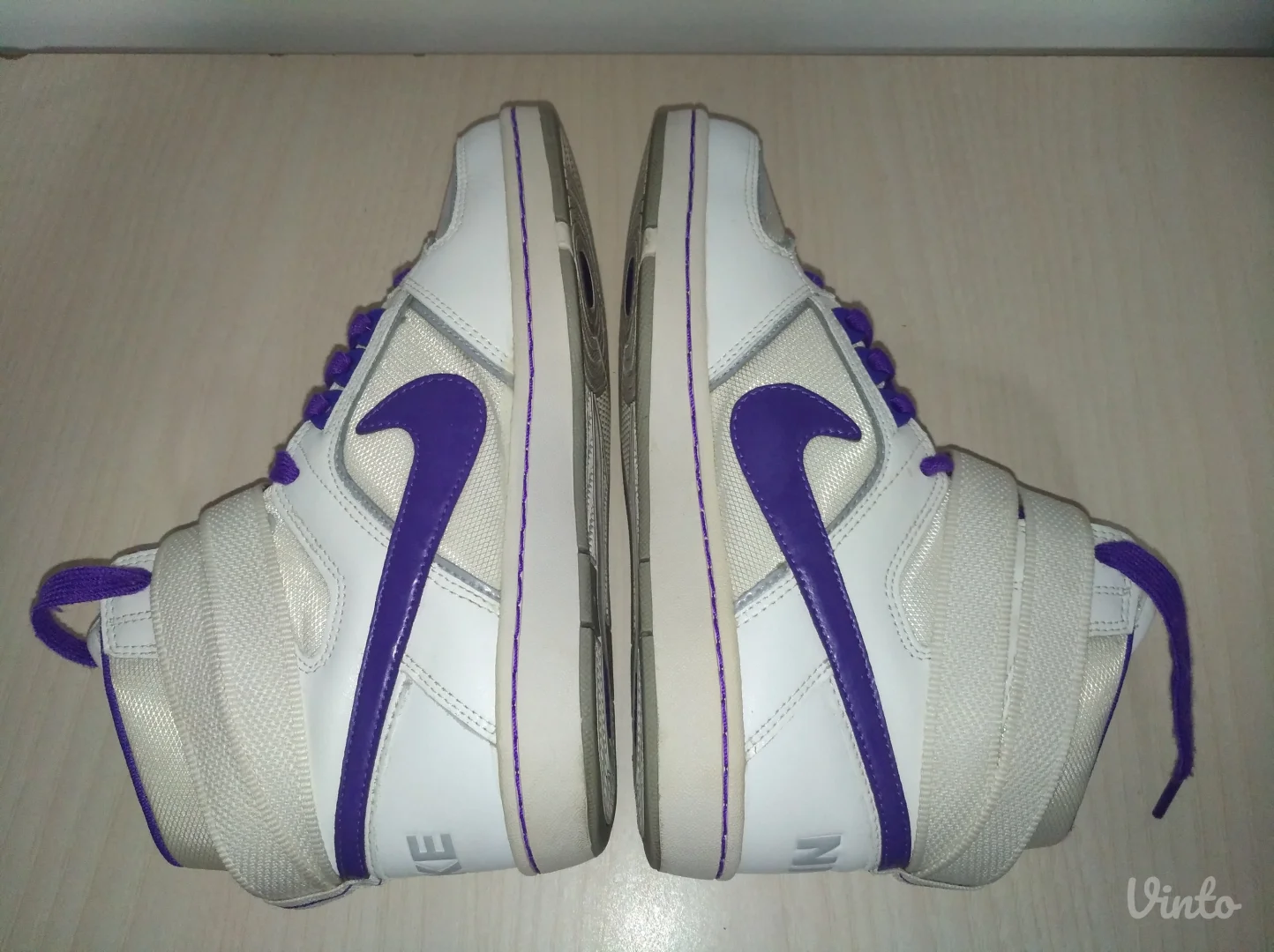 Nike decije duboke patike br 37,5 ( 23,5 cm)