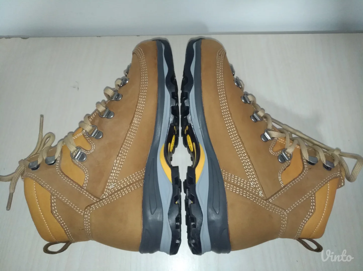 NOVE KS Safety planinarske cipele Vibram djon br 37 ( 24 cm)