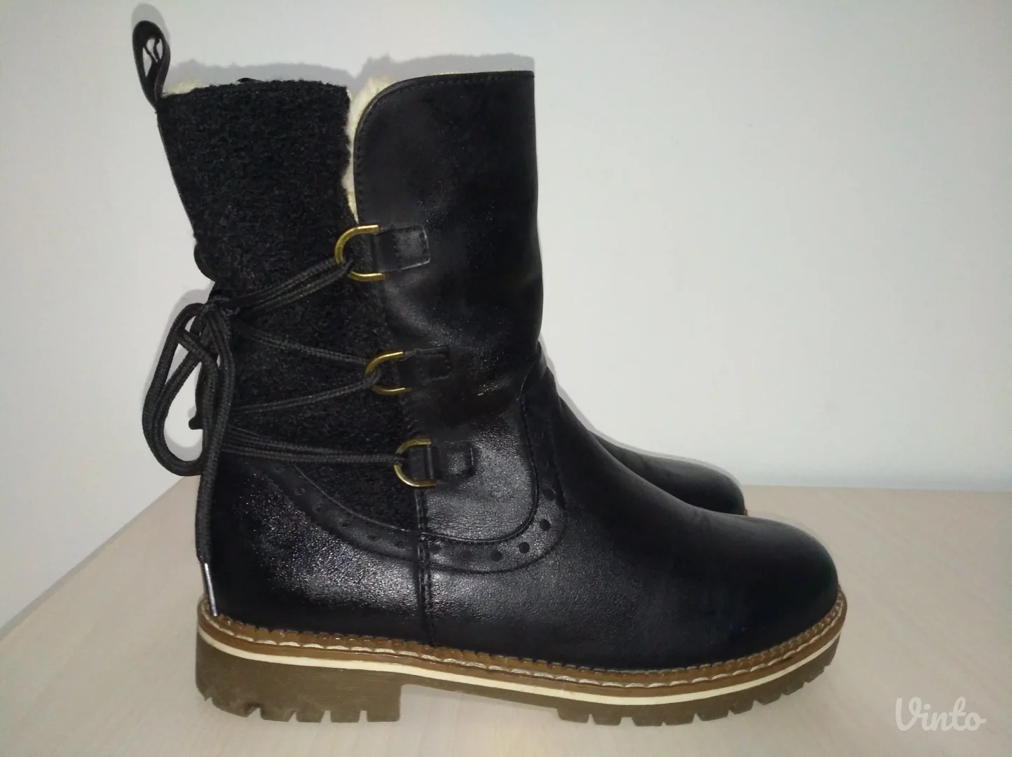 Zenske postavljene cizme broj 39 ( 24,5 cm)