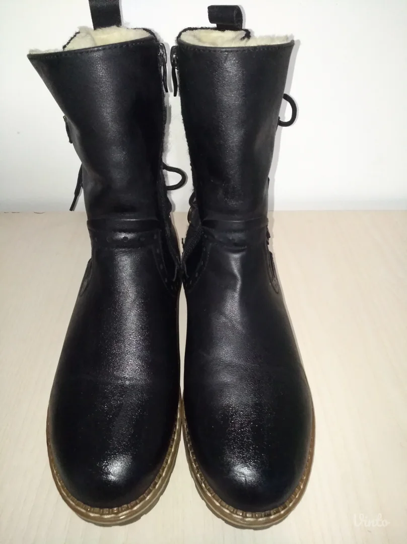 Zenske postavljene cizme broj 39 ( 24,5 cm)