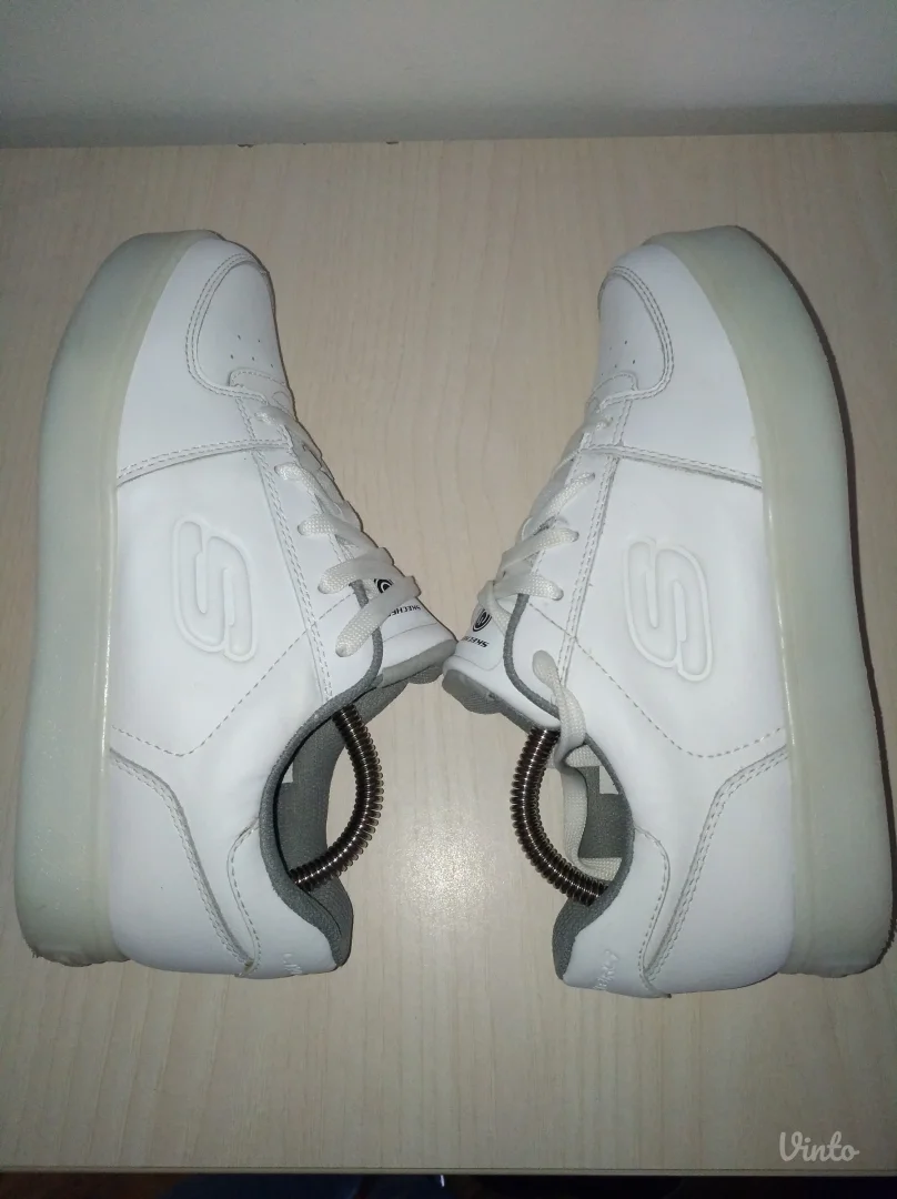 Skechers dečije patike br 36