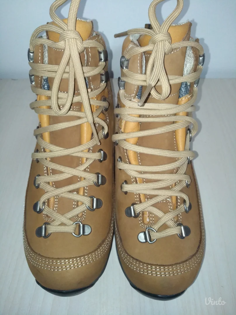 NOVE KS Safety planinarske cipele Vibram djon br 37 ( 24 cm)