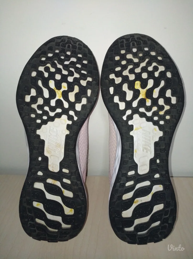 Nike patike Revolution 6 broj 37,5 ( 23,5) ORIGINAL