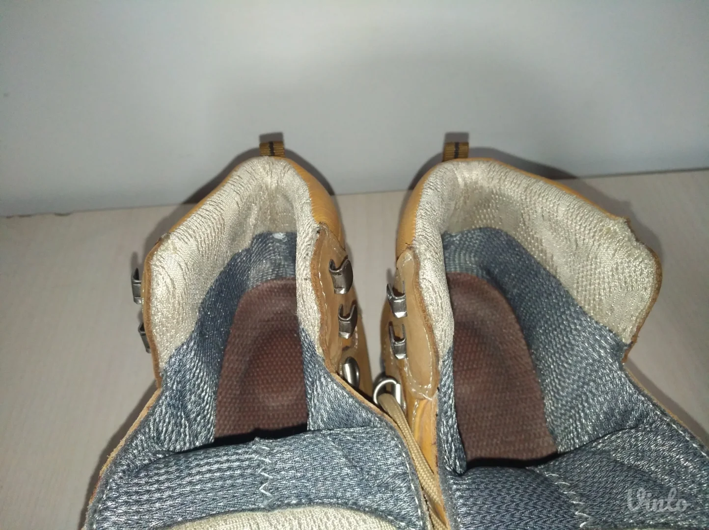 NOVE KS Safety planinarske cipele Vibram djon br 37 ( 24 cm)