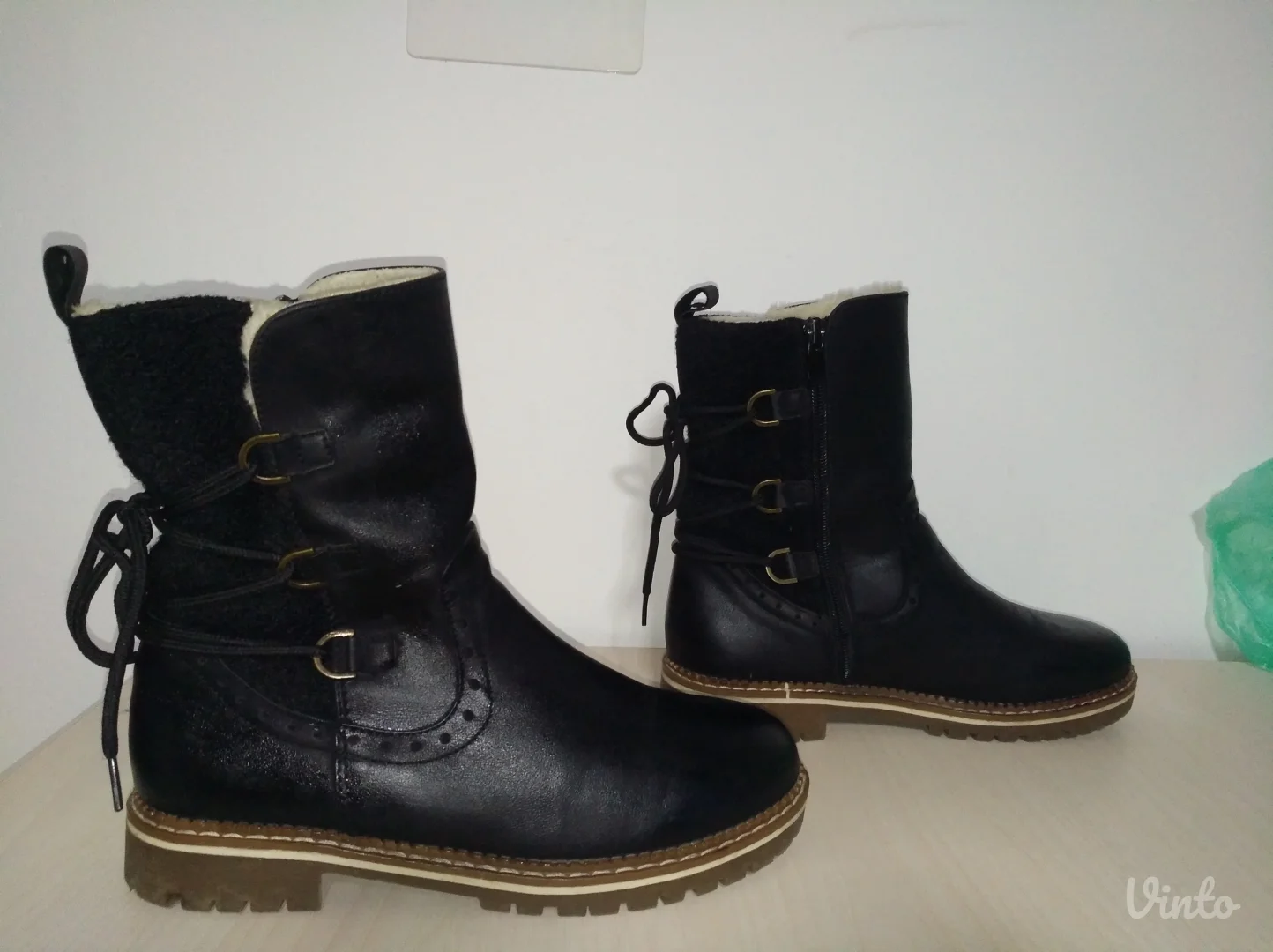 Zenske postavljene cizme broj 39 ( 24,5 cm)