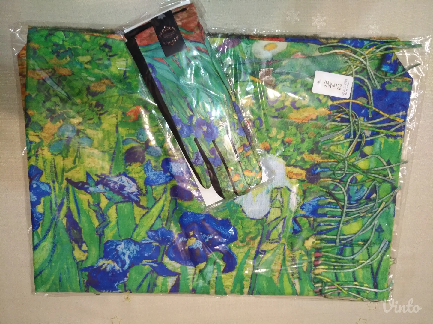 NOVO šal / marama i rukavice Vinsent Van Gogh Irisi