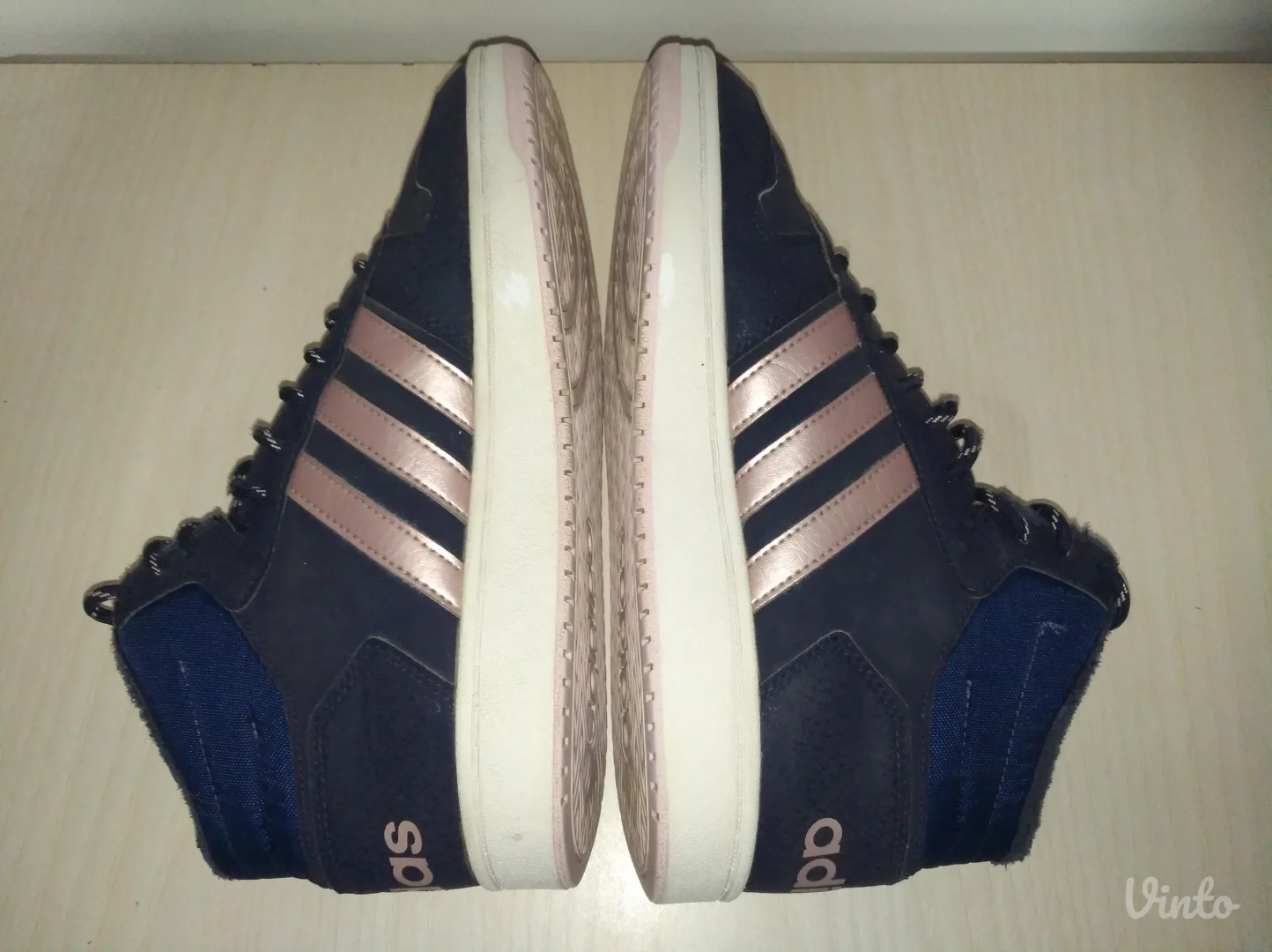 Zenske patike adidas HOOPS MID br 39,5 ( 24,5 cm)