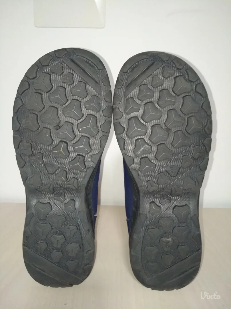 Quechua decije tople i vodootporne cipele br 38