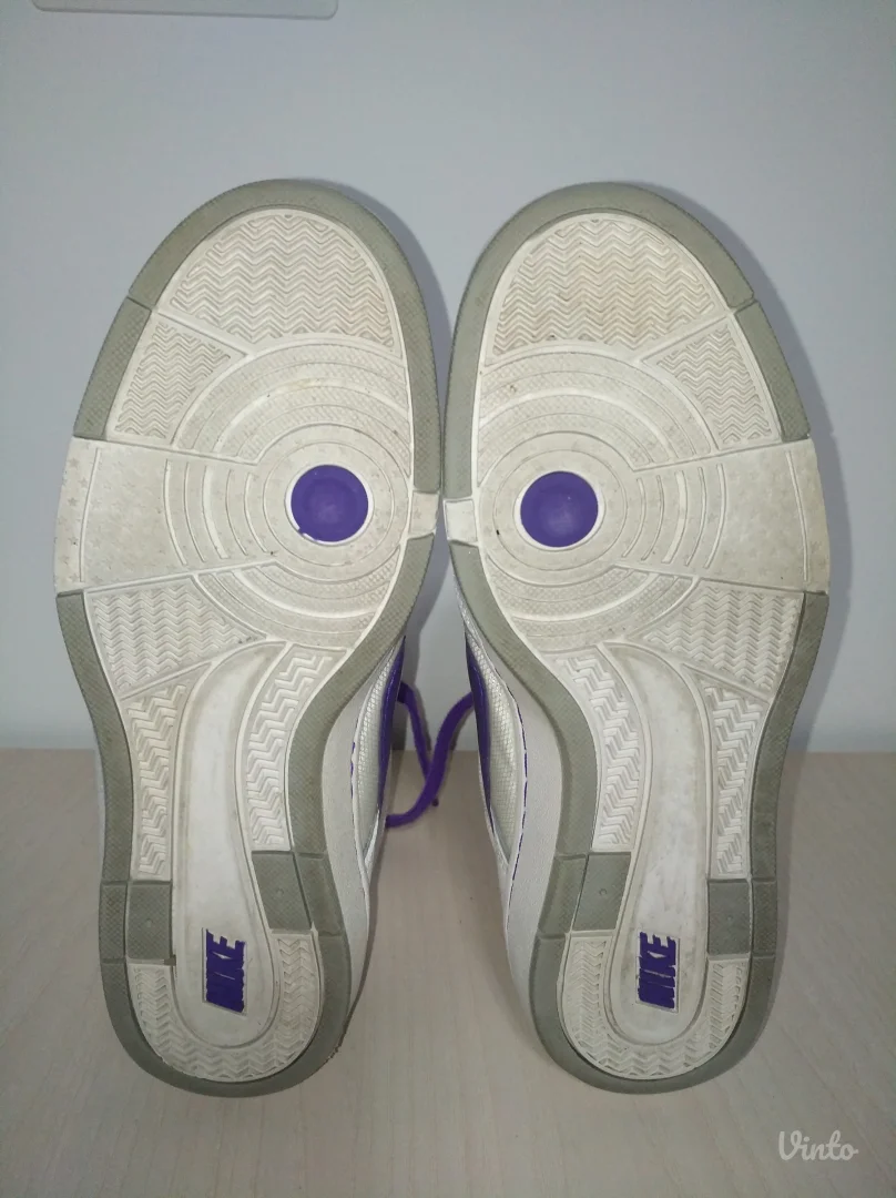 Nike decije duboke patike br 37,5 ( 23,5 cm)