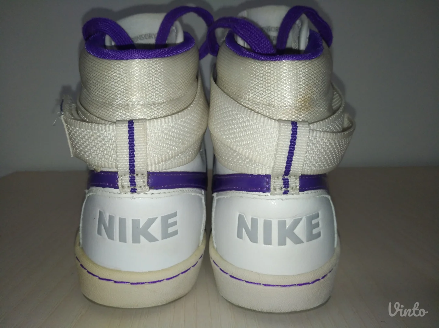Nike decije duboke patike br 37,5 ( 23,5 cm)