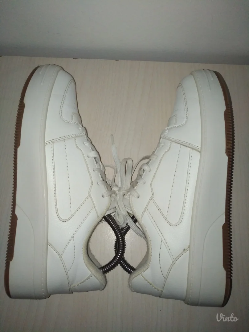 PULL & BEAR zenske kozne patike br 39 (25,5 cm)