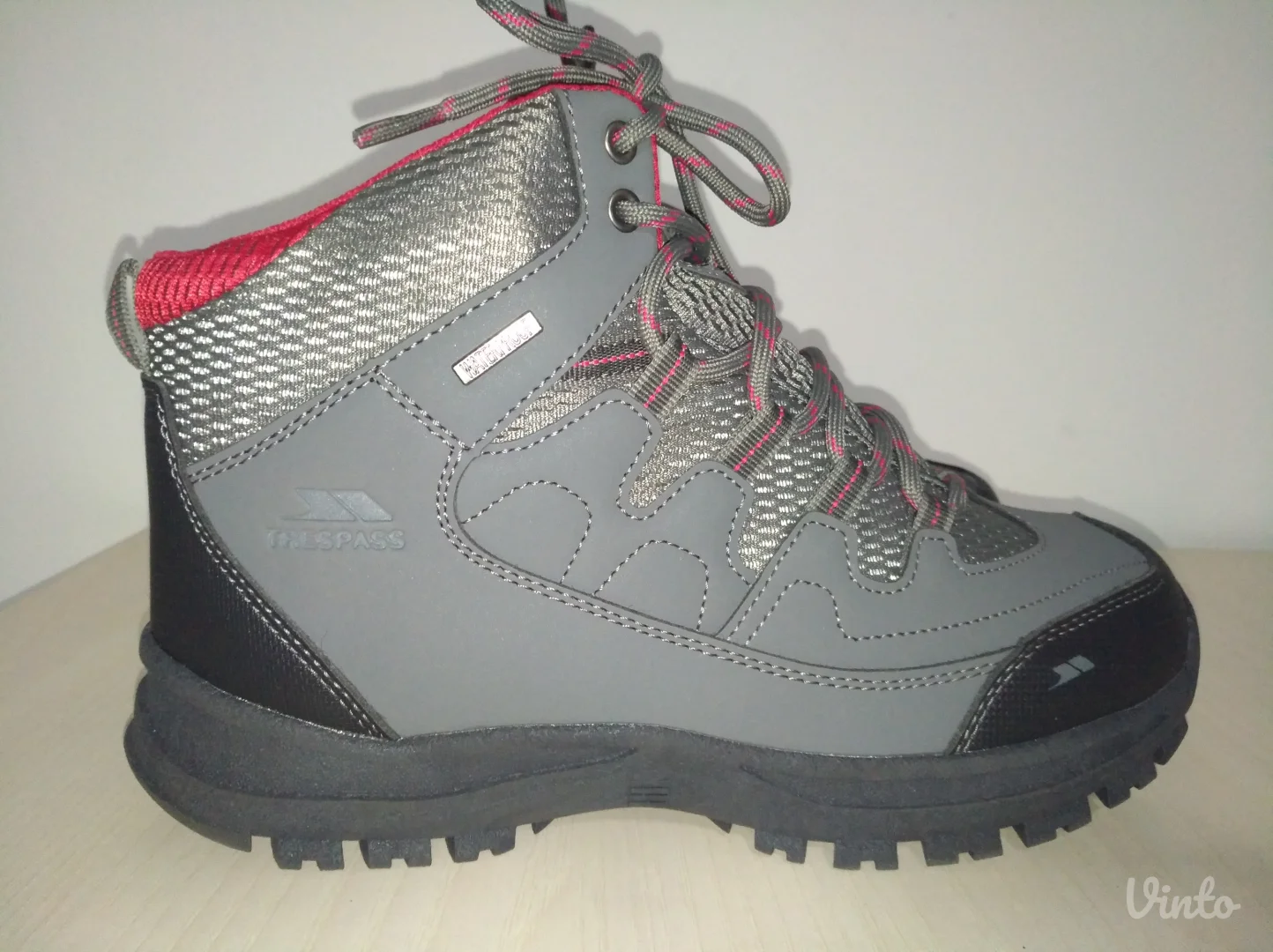 NOVE Trespass ženske vodootporne cipele br 39 ( 25 cm)