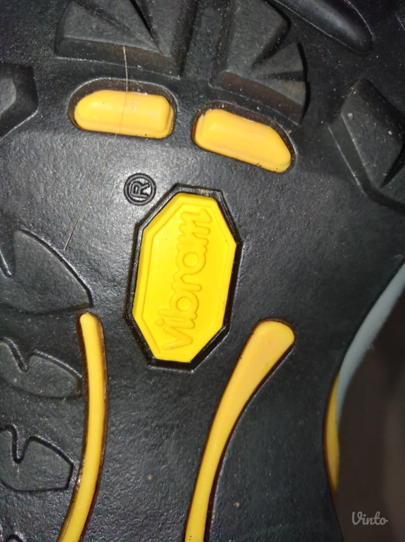 NOVE KS Safety planinarske cipele Vibram djon br 37 ( 24 cm)