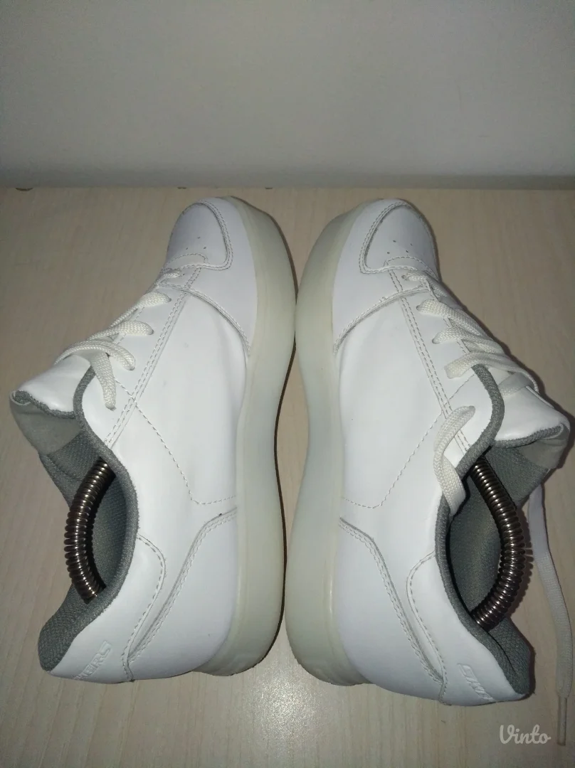 Skechers dečije patike br 36