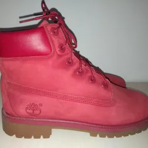 Timberland vodootporne zenske cizme br 38 (24,5 cm)