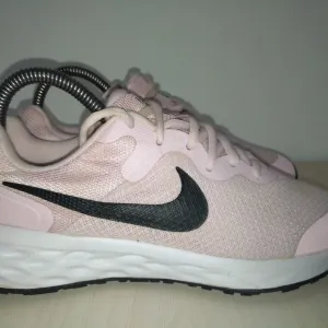 Nike patike Revolution 6 broj 37,5 ( 23,5) ORIGINAL