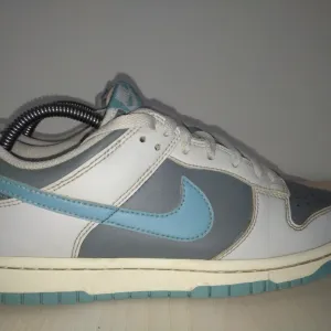 Nike unisex patike broj 41 ( 26 cm)